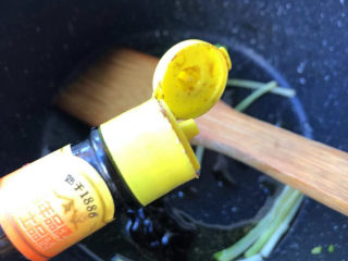 10、葱油烧海参,生抽。