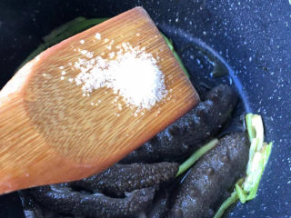 13、葱油烧海参,加点糖。