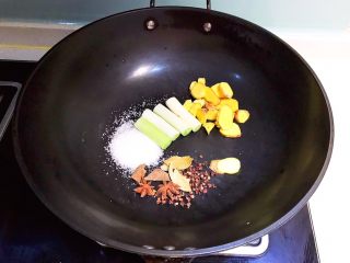 16、卤鸭爪,加入白砂糖