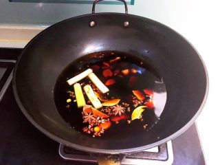 19、卤鸭爪,加入冷水