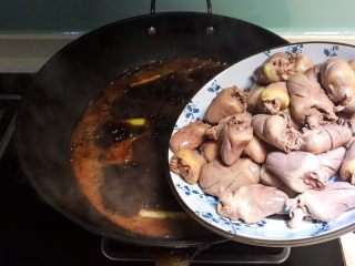 21、卤鸭爪,加入鸭心