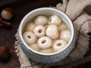 10、荔枝罐头,炎热的夏季来一碗荔枝罐头真的是太舒服了！