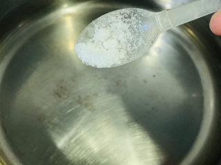 5、素炒白玉菇,加食用盐