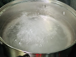 7、素炒白玉菇,大火煮开