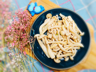 18、素炒白玉菇,素炒白玉菇，完成！
