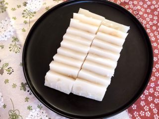 21、自制猪皮冻,猪皮冻可以吃了,口感劲道,弹性十足,满满的胶原蛋白,好吃又美容~