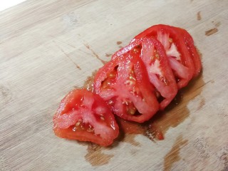 3、百变水果  酸甜猕猴桃夹黄金馒头,切成片