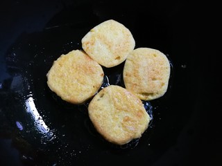 11、百变水果  酸甜猕猴桃夹黄金馒头,翻面再煎至金黄