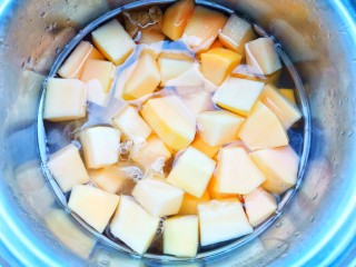 8、木瓜炖牛奶,煮开，