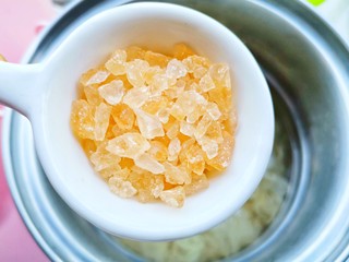 9、木瓜炖牛奶,加入黄冰糖，