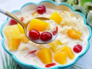 14、木瓜炖牛奶,酸酸甜甜超好喝。