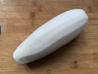 2、红烧萝卜,去皮,去头尾