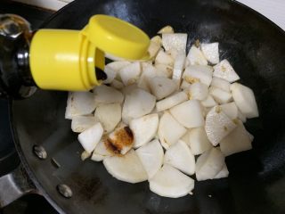 9、红烧萝卜,来点生抽