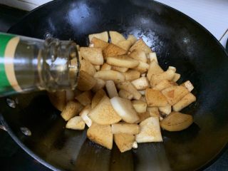 10、红烧萝卜,少许老抽