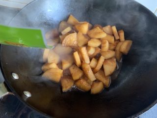 15、红烧萝卜,一点点鸡精调味