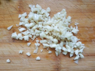 2、蒜蓉小油菜,蒜切末