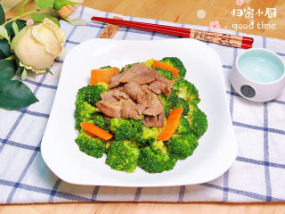 16、西兰花炒牛肉,营养均衡的西兰花炒牛肉上桌了！