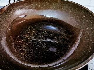 6、白菜炒豆腐,起锅烧油，一定要热锅