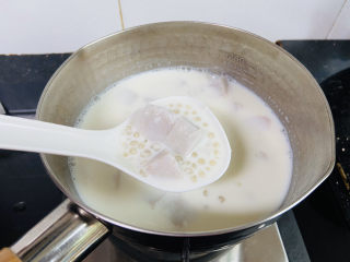 15、芋头西米露,搅拌均匀