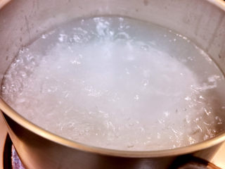 7、紫薯银耳粥,水开