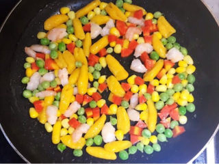 14、青豆炒虾仁,青豆炒虾仁做好了～