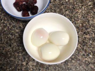 7、糖水鸡蛋➕四物煲红糖鸡蛋,凉水浸泡后剥壳备用