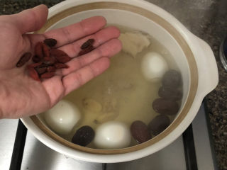 13、糖水鸡蛋➕四物煲红糖鸡蛋,再加入枸杞煮5分钟