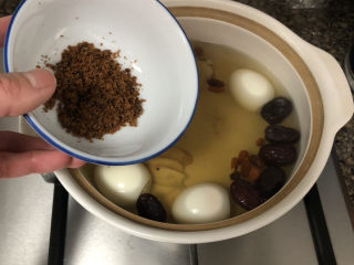 14、糖水鸡蛋➕四物煲红糖鸡蛋,关火，根据自己口味加入适量的红糖