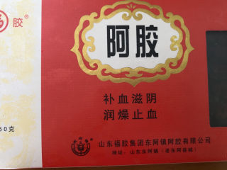 1、玫瑰阿胶糕,对于阿胶的品质,也不是很懂行,那就买品牌的好了,总也不会错到哪里去了吧。