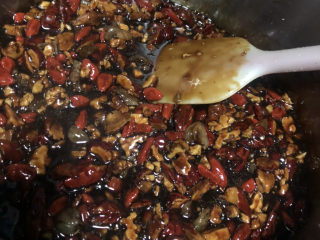 15、玫瑰阿胶糕,快速地搅拌均匀。