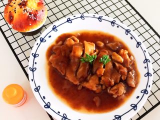 18、蒜香鸡腿,蒜香鸡腿鲜嫩可口，蒜香浓郁，嫩滑多汁，容易消化，搭配米饭和面条都可以，非常适合老人和宝宝食用~