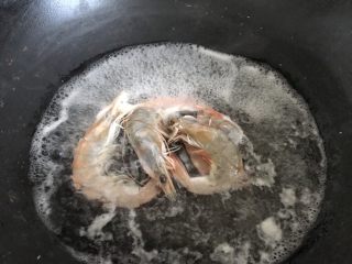 5、藜麦水果甜虾沙拉,盐水煮熟