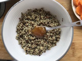 6、藜麦水果甜虾沙拉,➕1勺蜂蜜