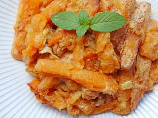 11、咸蛋黄焗南瓜,当然有人会问， 那咸蛋的蛋白怎么办？用它炒青椒， 味道灰常不错哟。