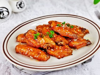 14、蒜香鸡翅,小朋友大朋友都喜欢的鸡翅，蒜香浓郁，太好吃了。