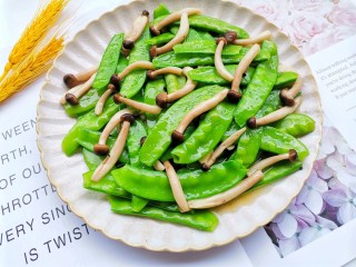 13、荷兰豆炒菌菇,开吃。