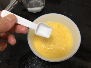 3、茼蒿炒鸡蛋➕最是一年春好处,加入少许食盐