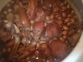 9、金手指爱上银肘子,三小时后，肉质软嫩皮是嫩啾啾的。入味可以粘嘴唇的那种。还可以嗦骨头