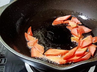 6、青椒炒平菇,快速翻炒均匀