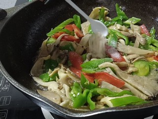 13、青椒炒平菇,鸡粉