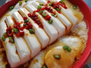 12、过桥豆腐,淋上海鲜汁提鲜。