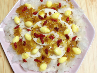 11、桂花莲藕,点缀一些枸杞子。