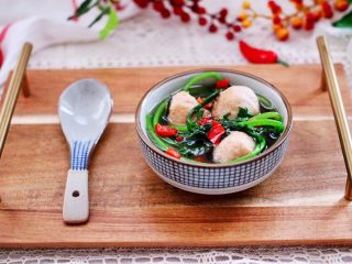 16、茼蒿墨鱼丸子汤,成品一