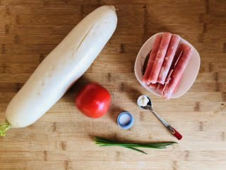 1、萝卜丝汤,先把需要的食材提前准备好。