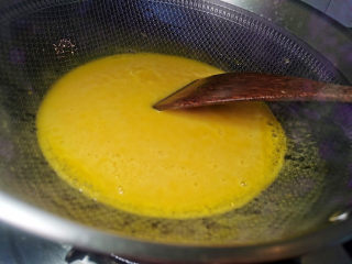 15、金汤娃娃菜,倒入锅中煮成金汤