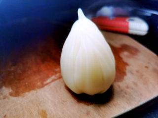 16、金汤娃娃菜,娃娃菜汆烫熟,冲凉,合起来成一朵含苞待放的莲花