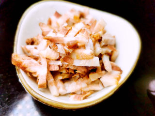 18、金汤娃娃菜,腊肉切碎