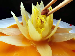 20、金汤娃娃菜,盛开的莲花芯放入腊肉碎