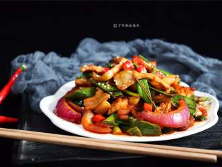 8、蒜苗肉片,做起来简单快手，鲜香下饭