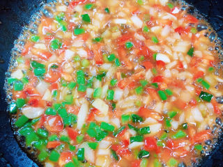 16、铁板日本豆腐,倒入100ml水，熬成弄汁。